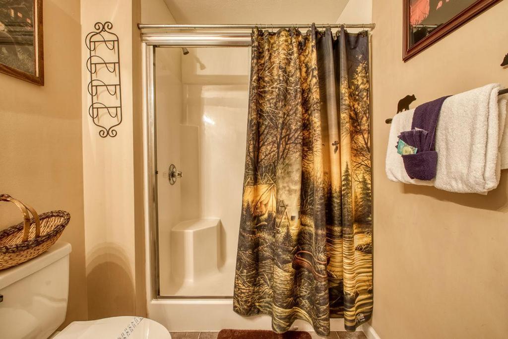 Rock Of Ages, Hot Tub, Game Room, Wifi, 1089 Free Tickets Each Paid Day, Dollywood And More Pigeon Forge Ngoại thất bức ảnh