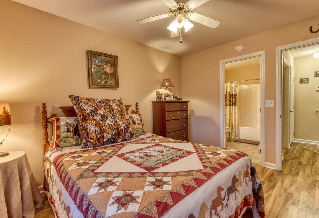 Rock Of Ages, Hot Tub, Game Room, Wifi, 1089 Free Tickets Each Paid Day, Dollywood And More Pigeon Forge Ngoại thất bức ảnh