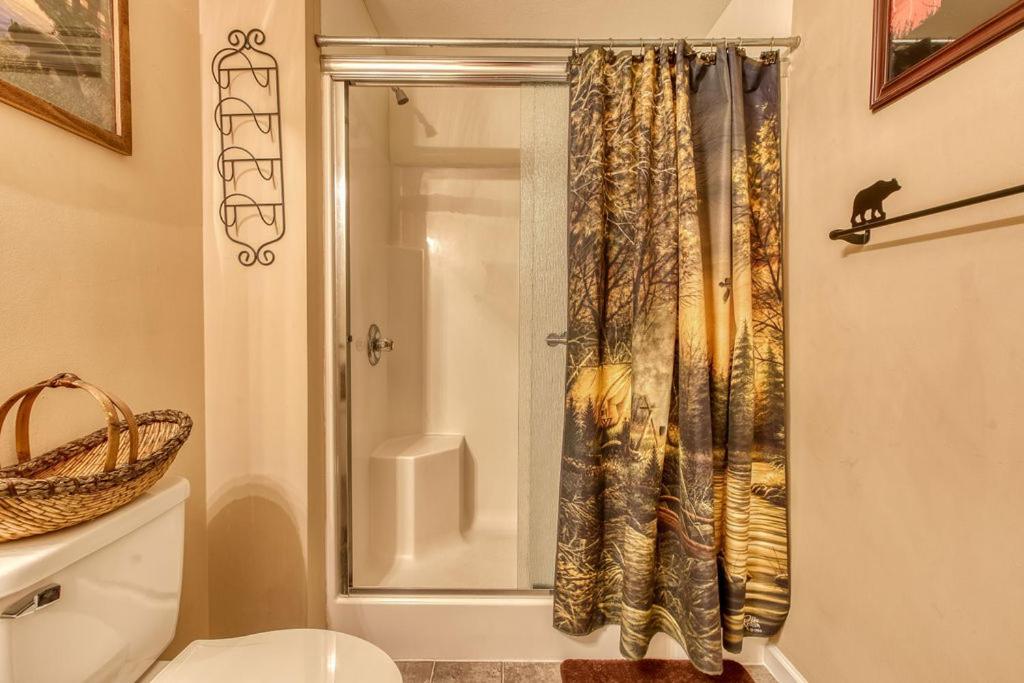 Rock Of Ages, Hot Tub, Game Room, Wifi, 1089 Free Tickets Each Paid Day, Dollywood And More Pigeon Forge Ngoại thất bức ảnh