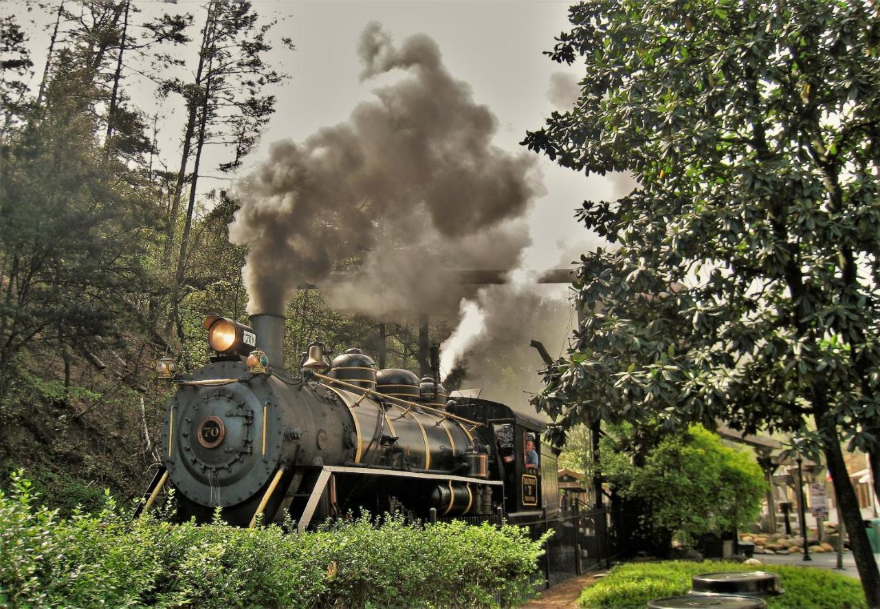 Rock Of Ages, Hot Tub, Game Room, Wifi, 1089 Free Tickets Each Paid Day, Dollywood And More Pigeon Forge Ngoại thất bức ảnh
