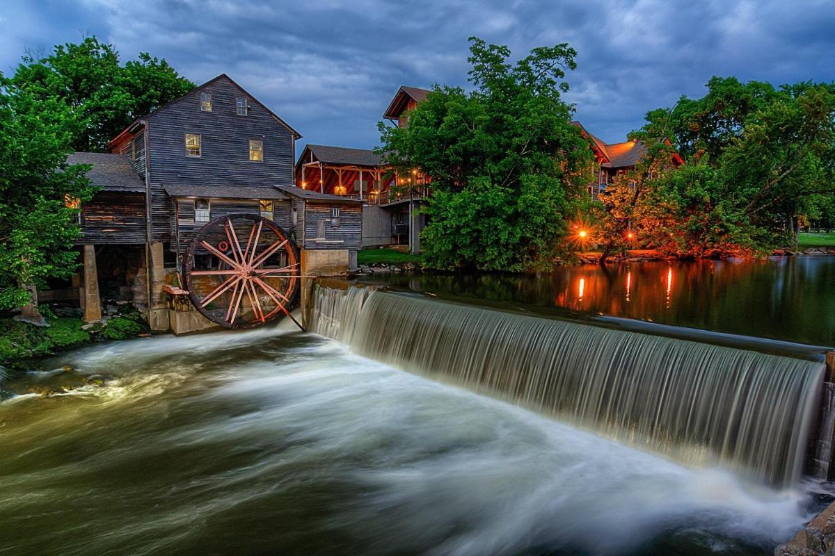 Rock Of Ages, Hot Tub, Game Room, Wifi, 1089 Free Tickets Each Paid Day, Dollywood And More Pigeon Forge Ngoại thất bức ảnh